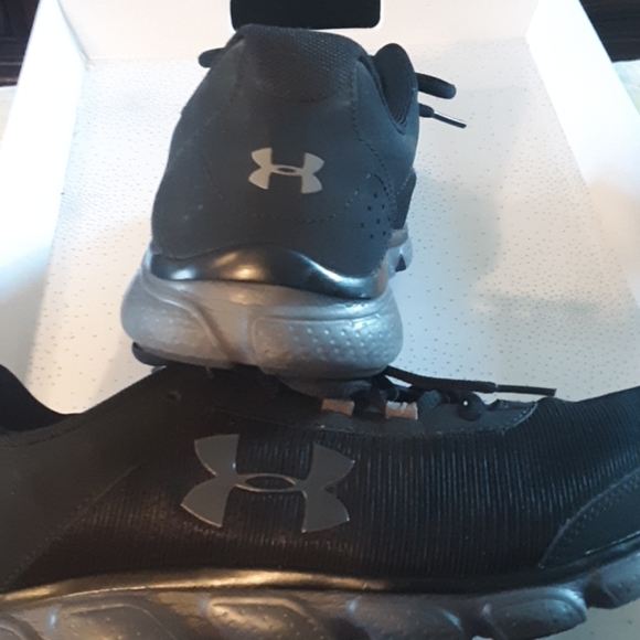 Athletic shoes - Picture 3 of 3